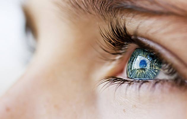 Naturalnie długie i pogrubione rzęsy